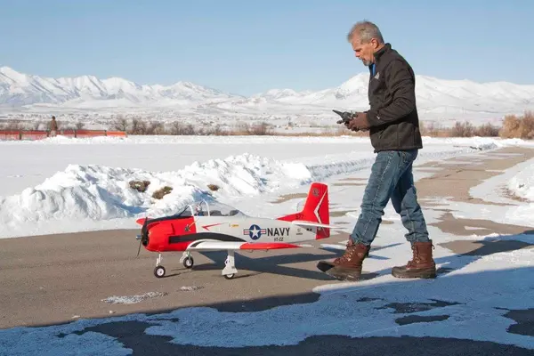 Wendell brought out a nice-looking T-28 for it's maiden flight.