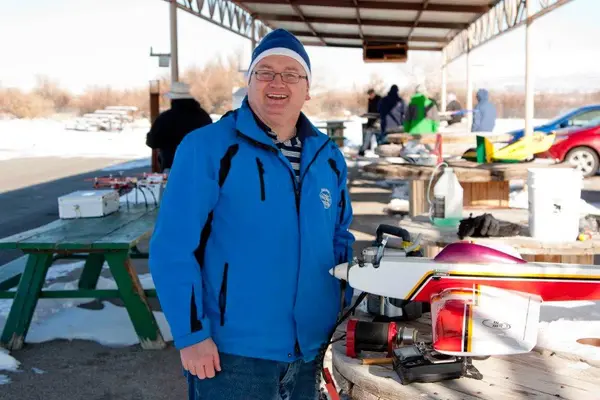 John preps his Kaos for cold-weather flying.