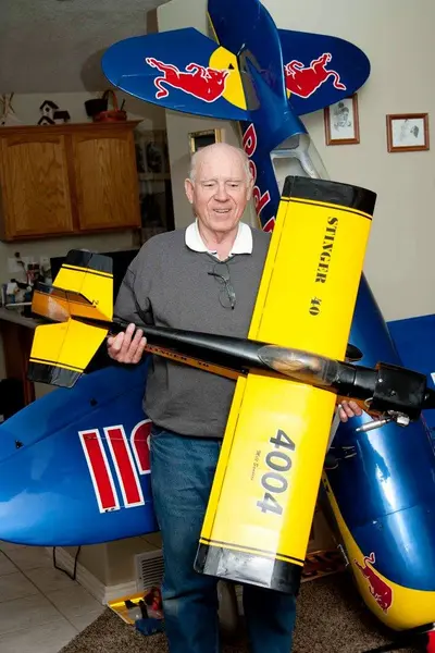 Milt Sanders - Stinger 40