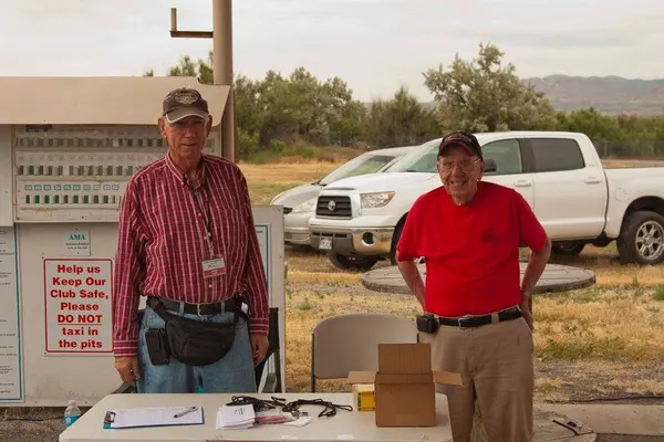 Dan & Frank man the registration table